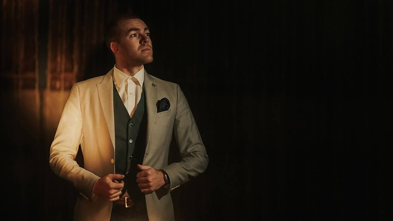 X3VHHpElSLSHMvzJo5WQ_sam_fitton_wedding_magician_poses_for_wedding_masterclass_in_manchester_kajabi